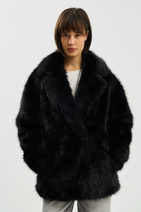 шуба из искусственного меха от бренда снежная королева вид слева