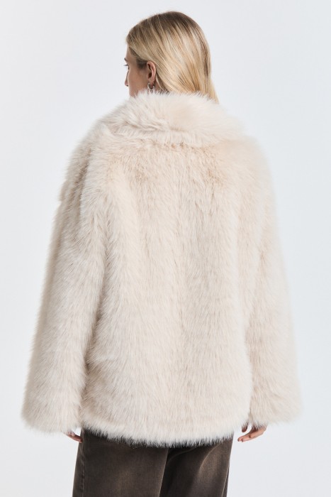 шуба из искусственного меха по цене 16310 руб вид справа