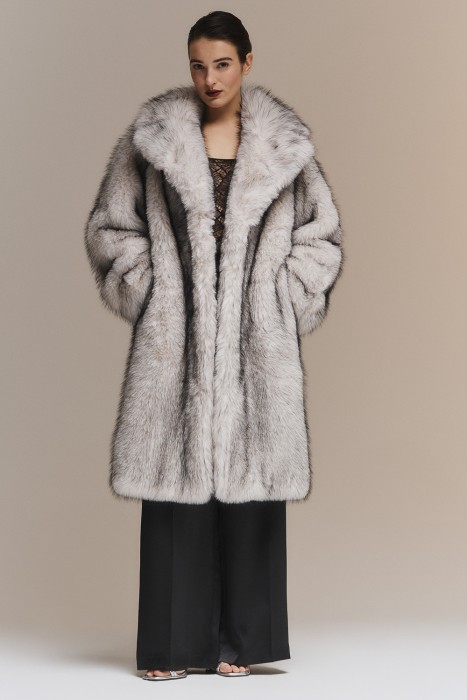 шуба из искусственного меха по цене 11000 руб вид справа