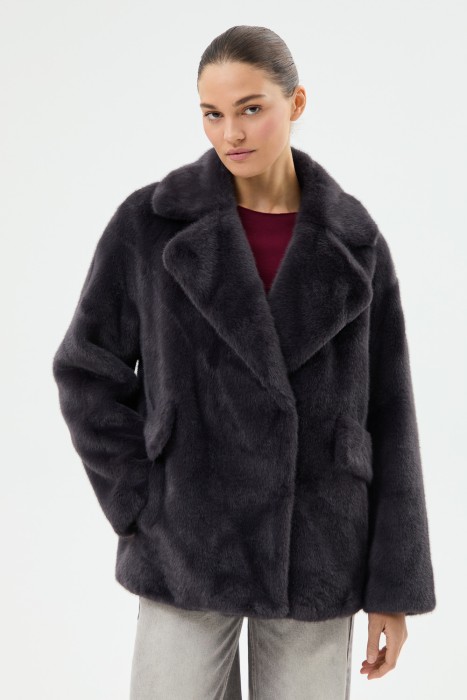 шуба из искусственного меха от бренда снежная королева вид слева