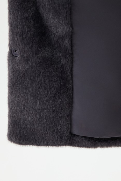 шуба из искусственного меха по цене 15080 руб вид справа