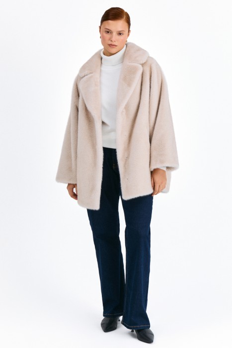 шуба из искусственного меха по цене 17940 руб вид справа