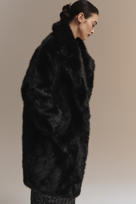 шуба из искусственного меха по цене 7330 руб вид справа