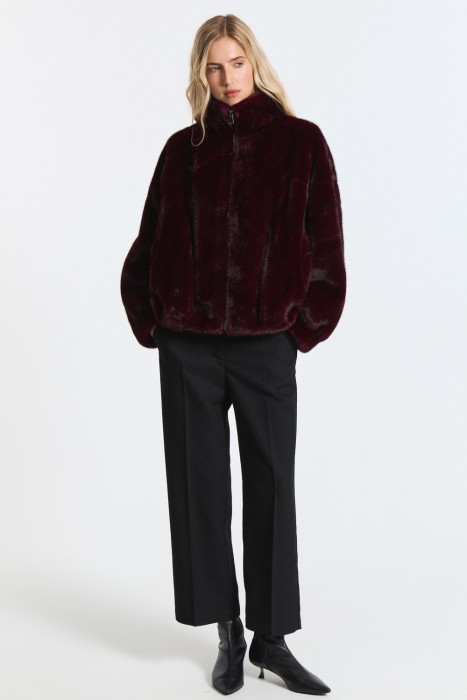 шуба из искусственного меха от бренда снежная королева вид слева