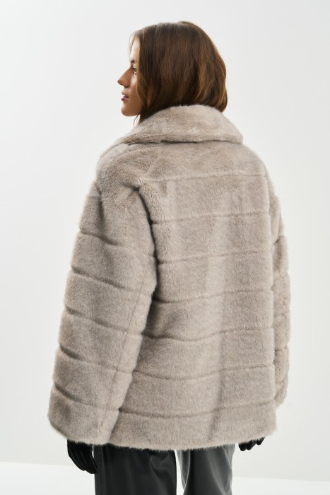 шуба из искусственного меха по цене 14270 руб вид справа