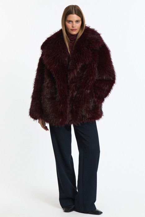 шуба из искусственного меха от бренда снежная королева вид слева