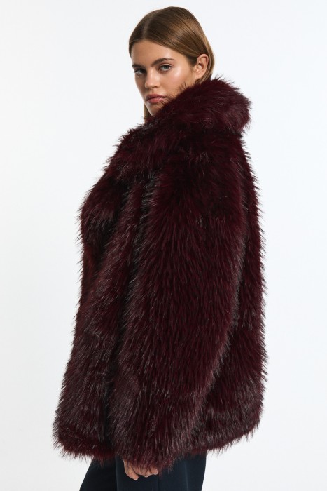 шуба из искусственного меха по цене 14270 руб вид справа