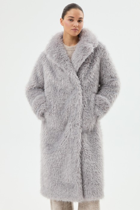 шуба из искусственного меха по цене 6520 руб вид справа