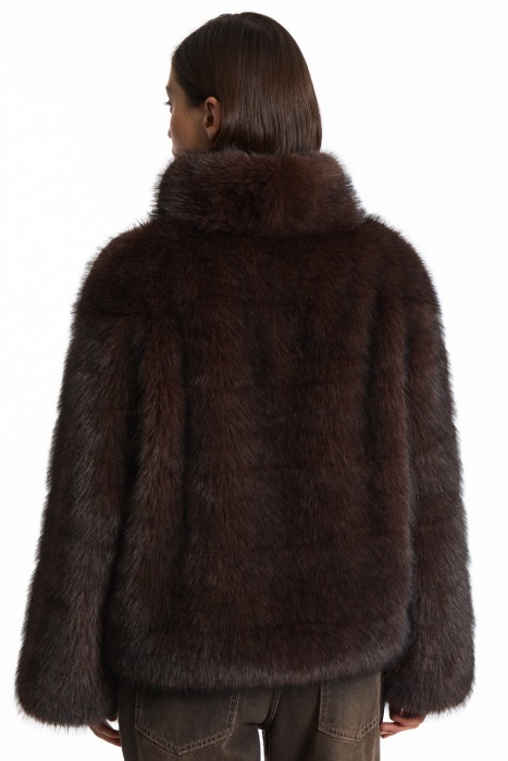 шуба из искусственного меха по цене 19570 руб вид справа