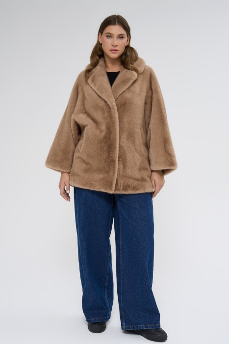 шуба из искусственного меха от бренда снежная королева вид слева