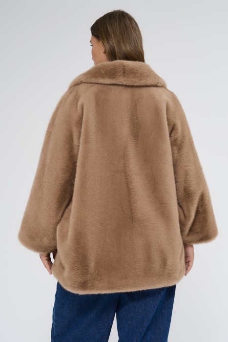 шуба из искусственного меха по цене 10790 руб вид справа