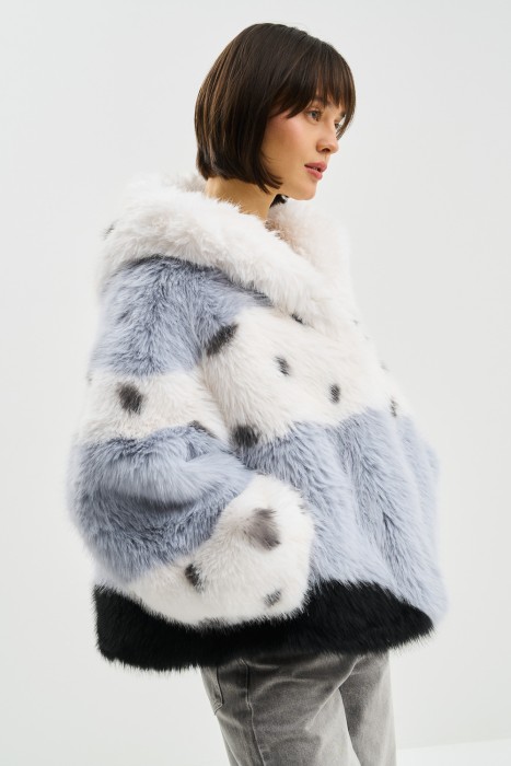 шуба из искусственного меха от бренда снежная королева вид слева
