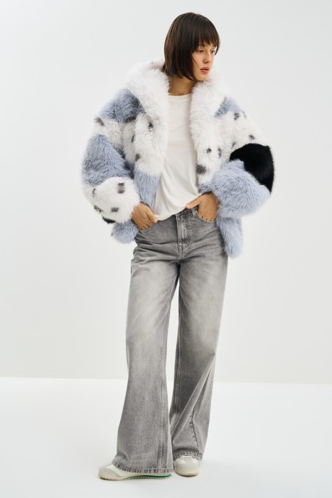 шуба из искусственного меха по цене 16310 руб вид справа