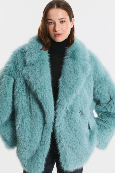 шуба из искусственного меха по цене 12640 руб вид справа
