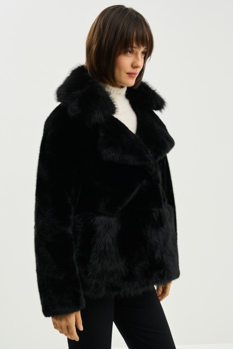 шуба из искусственного меха от бренда снежная королева вид слева