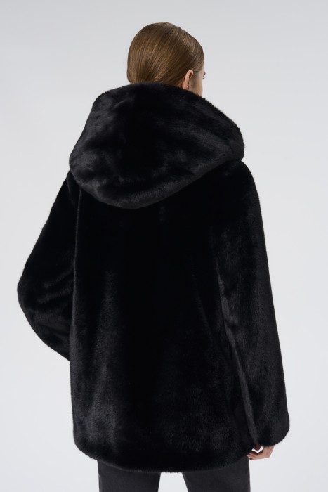 шуба из искусственного меха по цене 19980 руб вид справа