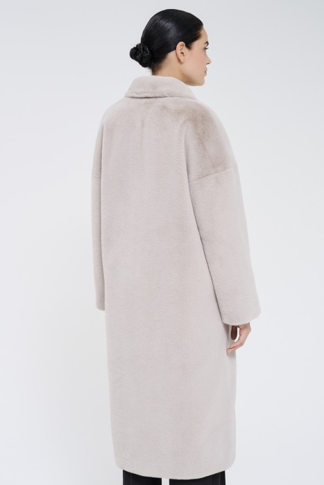 шуба из искусственного меха по цене 13040 руб вид справа