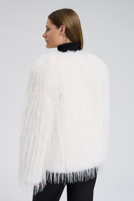 шуба из искусственного меха по цене 13670 руб вид справа