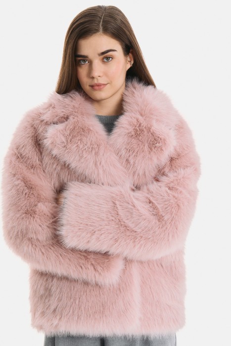 шуба из искусственного меха от бренда снежная королева вид слева