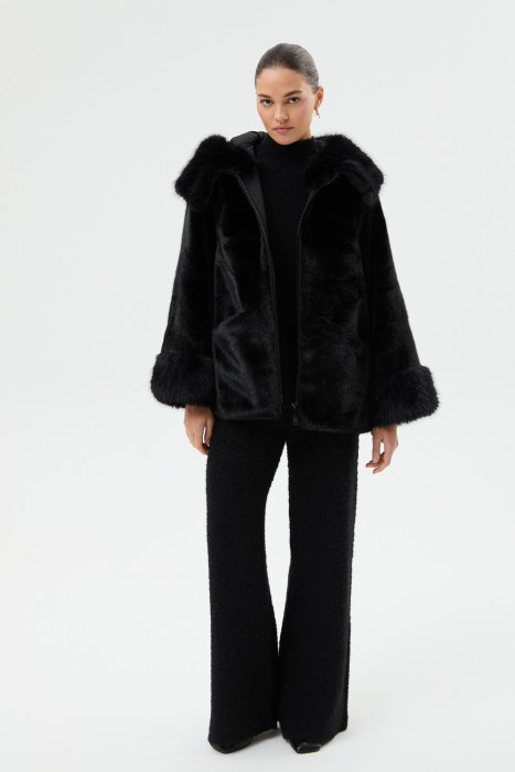 шуба из искусственного меха по цене 16310 руб вид справа