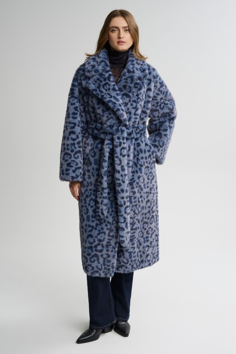 шуба из искусственного меха от бренда снежная королева вид слева