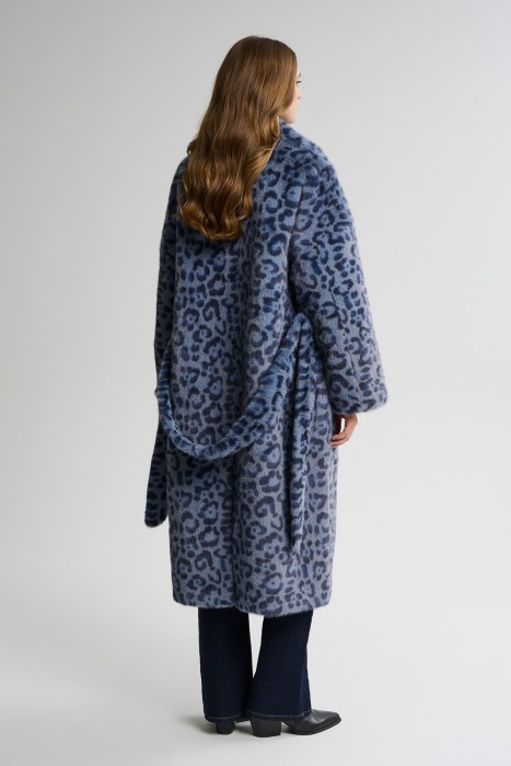 шуба из искусственного меха по цене 11410 руб вид справа