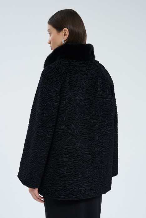 шуба из искусственного меха по цене 13670 руб вид справа