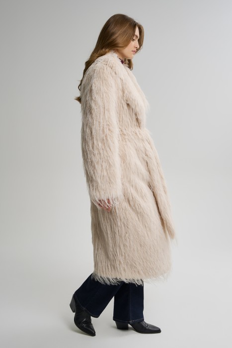 шуба из искусственного меха по цене 7740 руб вид справа