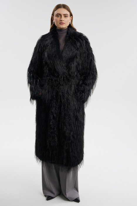 шуба из искусственного меха от бренда снежная королева вид слева