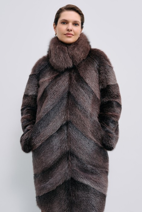 шуба из меха нутрии и отделкой мехом песца 788763003 фотография