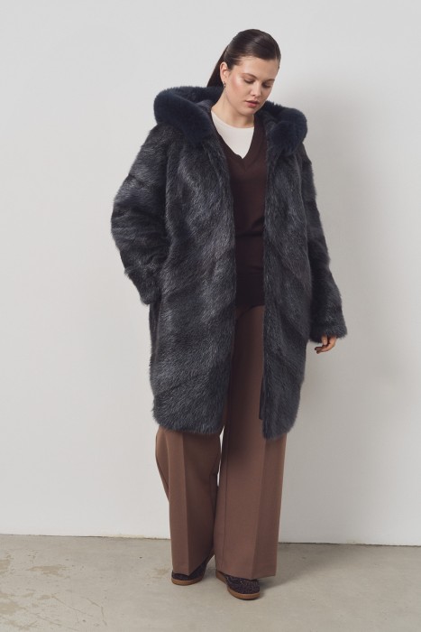 шуба из меха нутрии и отделкой мехом песца 788751003 фотография