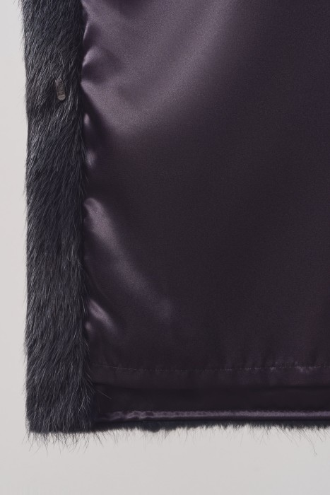 шуба из меха нутрии и отделкой мехом песца от бренда снежная королева вид слева