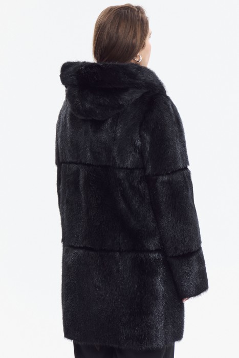 шуба из меха нутрии с капюшоном по цене 32630 руб вид справа