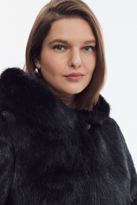 шуба из меха нутрии с капюшоном из россии вид сбоку