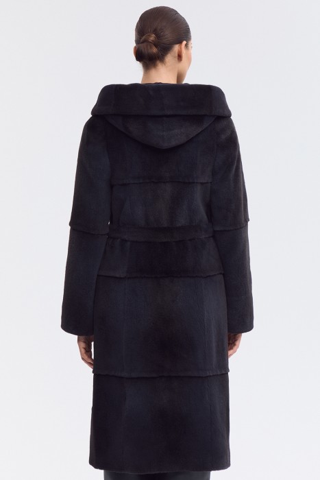 шуба из меха нутрии с капюшоном по цене 41850 руб вид справа