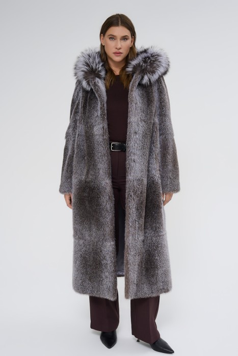 шуба из меха нутрии с отделкой мехом чернобурки 738880003 фотография