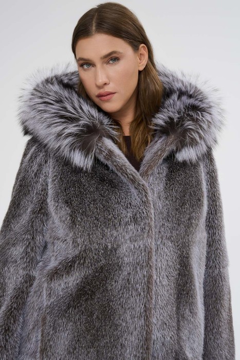 шуба из меха нутрии с отделкой мехом чернобурки из россии вид сбоку