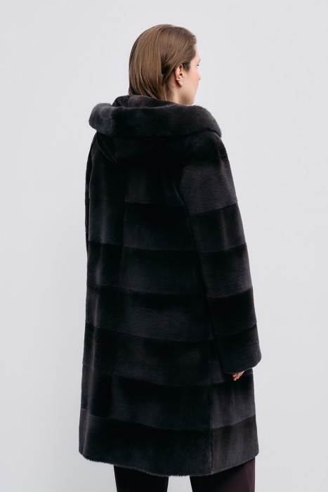 шуба из меха нутрии с отделкой мехом норки по цене 42290 руб вид справа