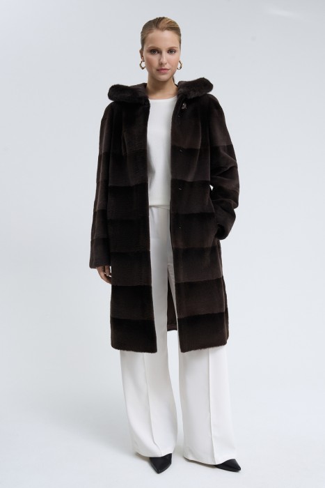шуба из меха нутрии с отделкой мехом норки 725951003 фотография