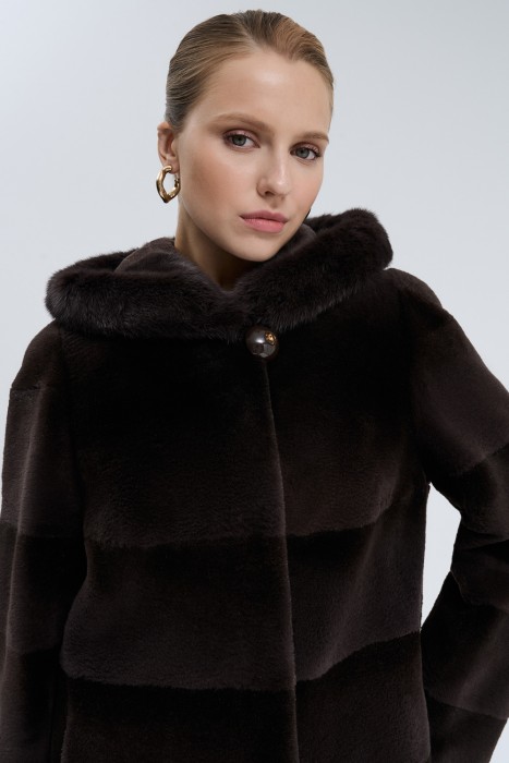 шуба из меха нутрии с отделкой мехом норки из россии вид сбоку