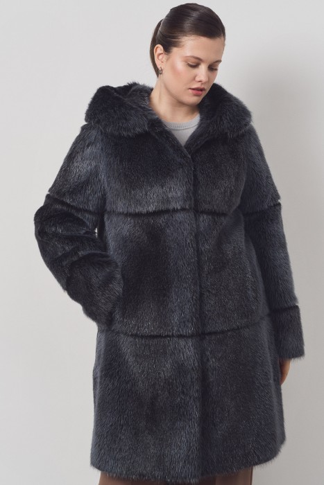 шуба из меха нутрии от бренда снежная королева вид слева