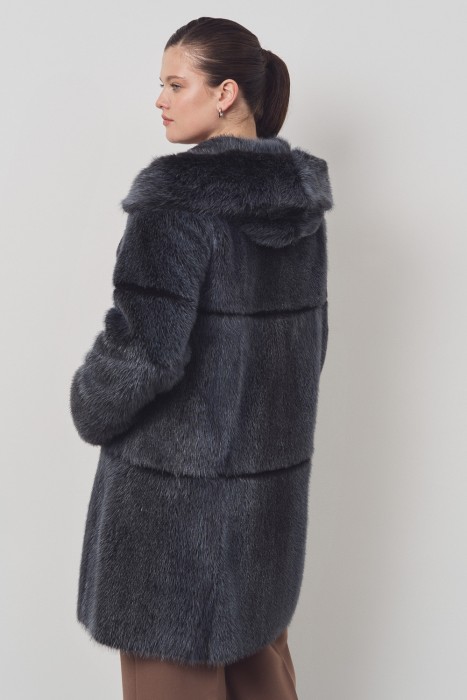 шуба из меха нутрии по цене 38980 руб вид справа