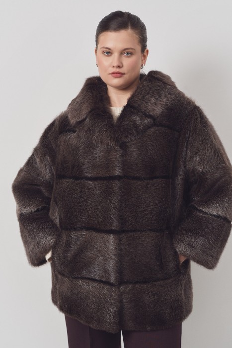 шуба из меха нутрии от бренда снежная королева вид слева