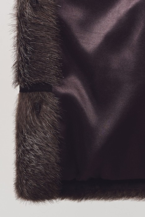 шуба из меха нутрии по цене 39800 руб вид справа