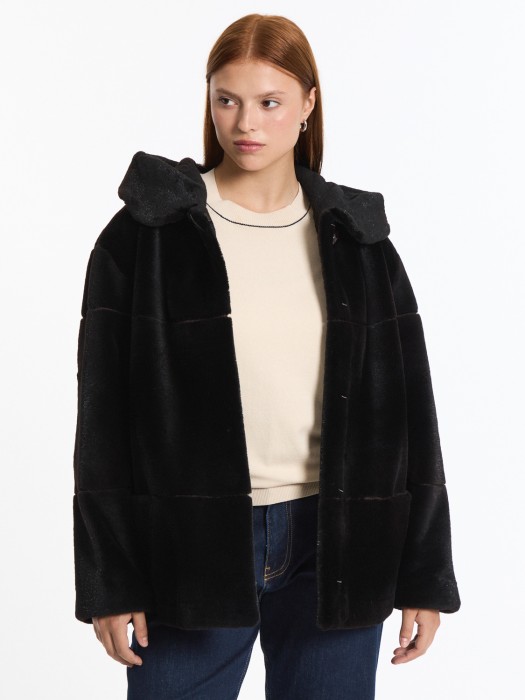 шуба из меха нутрии от бренда снежная королева вид слева