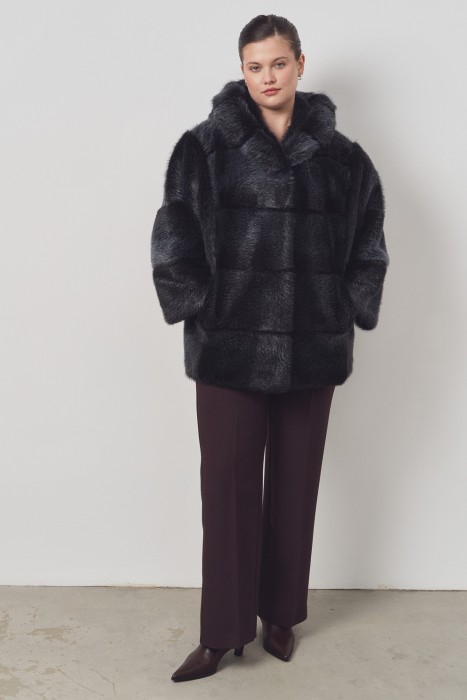 шуба из меха нутрии от бренда снежная королева вид слева