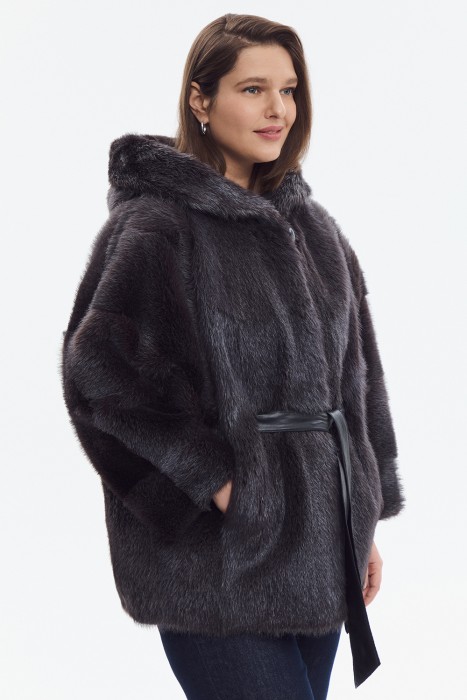 шуба из меха нутрии от бренда снежная королева вид слева