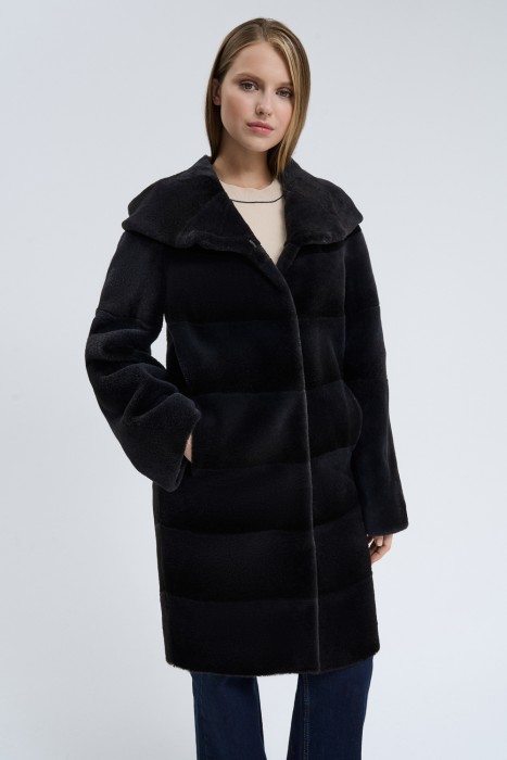 шуба из меха нутрии от бренда снежная королева вид слева