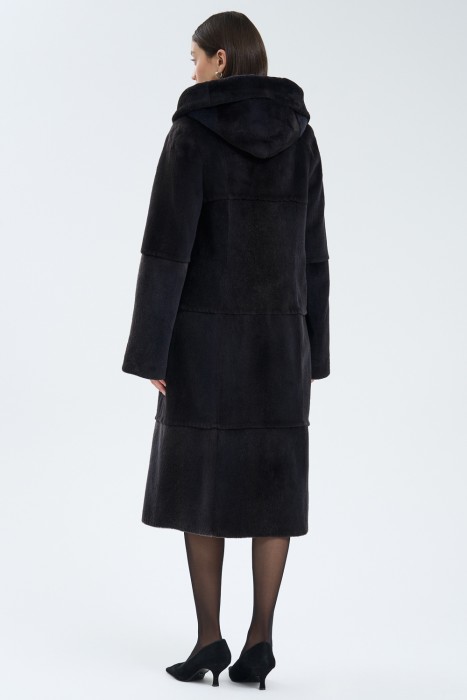 шуба из меха нутрии по цене 43120 руб вид справа