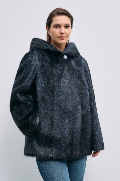 шуба из меха нутрии от бренда снежная королева вид слева